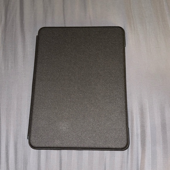 LOGI-Tech Combo Touch Keyboard Case for IPad 10.9, detachable Backlit Keyboard - Picture 1 of 5